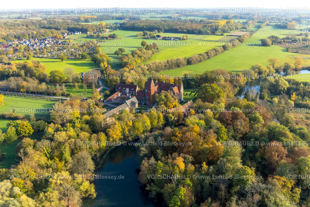 Hamm221015009 | Luftbild, Schloss Heessen, Wiesen und Felder in Herbstfarben, Fernsicht, Heessen, Hamm, Ruhrgebiet, Nordrhein-Westfalen, Deutschland