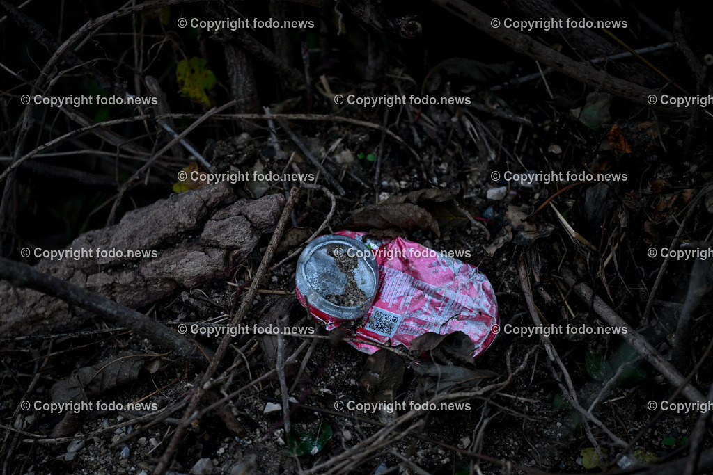 Muell_ Mist_ 11.12.2024-20 | 11.12.2024, Linz, AUT, Muell, Mist, im Bild Unachtsam weggeworfener Muell im Wald, Augebiet, Dosen, Blech, Abfall, Gift, Straeucher, Gebuesch, Weg, Pfand, Dosenpfand