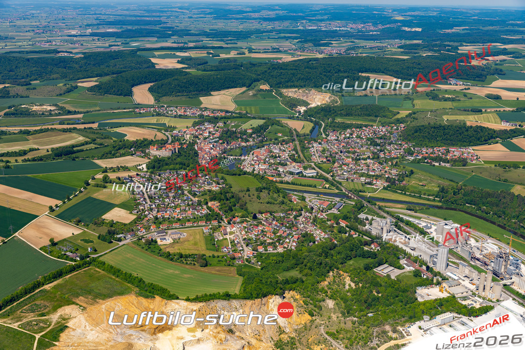 Das Luftbild der Stadt Harburg wurde 2021 vom Flugzeug heraus erstellt (keine Drohne) Aufnahmehöhe ca.450 Meter- hohe Bildauflösung und Druck-Qualität garantiert!