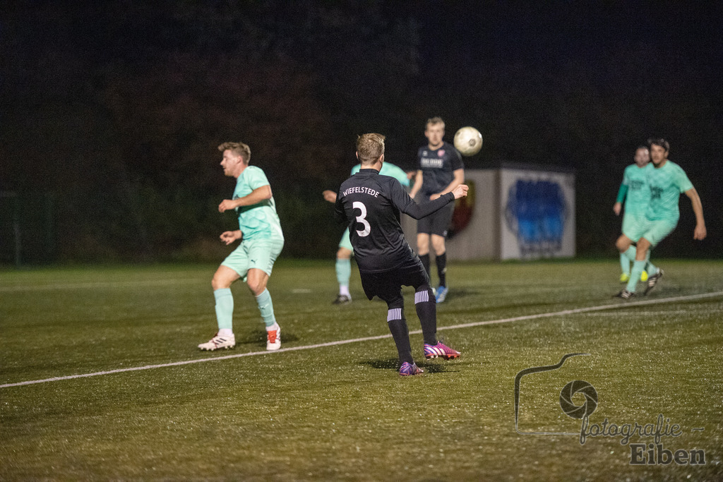 TuS Eversten-SVE Wiefelstede | Herren Kreisliga; TuS Eversten (grün)-SVE Wiefelstede (schwarz) am 03.11.2023; in Oldenburg (Sportanlage Maastricher Straße), Photo: Philip Eiben 2023 - Realisiert mit Pictrs.com