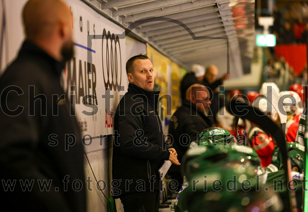 2023-10-20_096_TSV_Erding_gegen_EHC_Klostersee | Erding, Deutschland, 20.10.2023:.Eishockey, Bayernliga Vorrunde 2023 / 2024, 2. Spieltag, TSV Erding gegen EHC Klostersee, Endergebnis: 7:2..Trainer Ales Jirik (Erding Gladiators)..Foto: Christian Riedel / fotografie-riedel.net