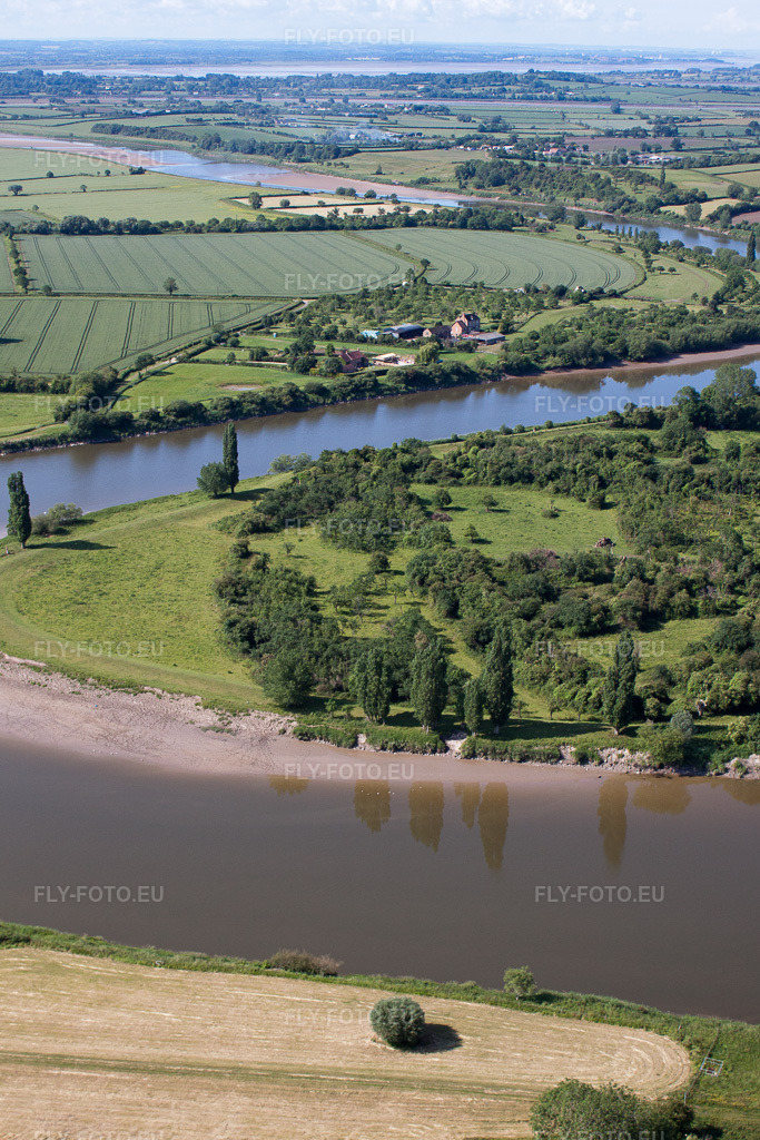 Vue aérienne: Le genou de la rivière Severn près de la rue Oakle à Gloucester dans le département Angleterre, Grande Bretagne. Photo: IMG_40766(39727).jpg prise le 11/06/2011 par Werner Riehm/FLY-FOTO.eu – Résolution de l'original: 2712 x 4069 px