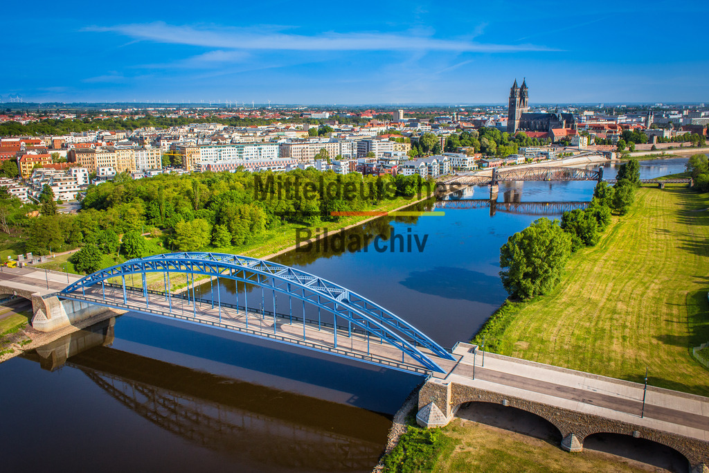 Sternbrücke Elbe Hubbrücke Dom in Magdeburg - Das Foto Luftbild-1980 | Sternbrücke Elbe und Dom - Das Foto - Realisiert mit Pictrs.com