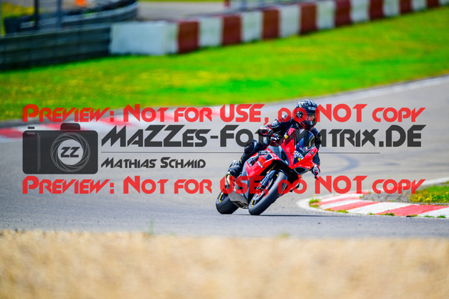 MaZZes_FotoMatrix_240717_6007705_8091 | GELB