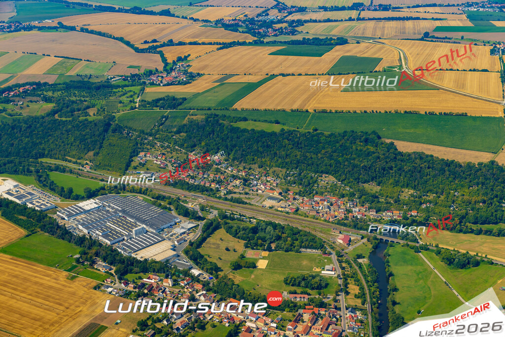 Luftbild der Stadt Großheringen - Das Luftbild wurde 2025 vom UL-Flugzeug heraus erstellt ( keine Drohnenaufnahme ) - Hochauflösende Luftaufnahme - für Wandbilder und großformatige Ausdrucke geeignet. Das besondere Geschenk!Hier alle&nbsp;Infos zur Lizenzierung der LuftaufnahmeWir fliegen auch dieses Jahr wieder in Ihre Region um Luftbilder zu erstellen.- Luftbild anfragen