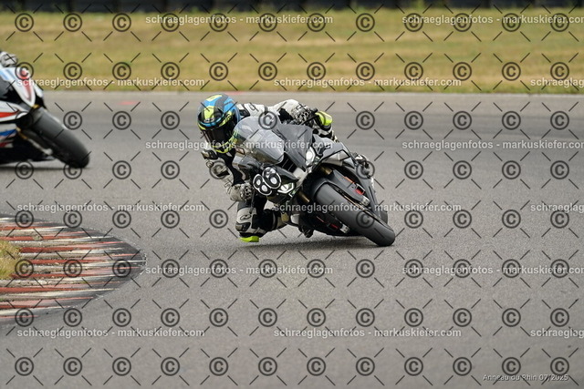 25bt05-1466 | markuskiefer.com - Realisiert mit Pictrs.com