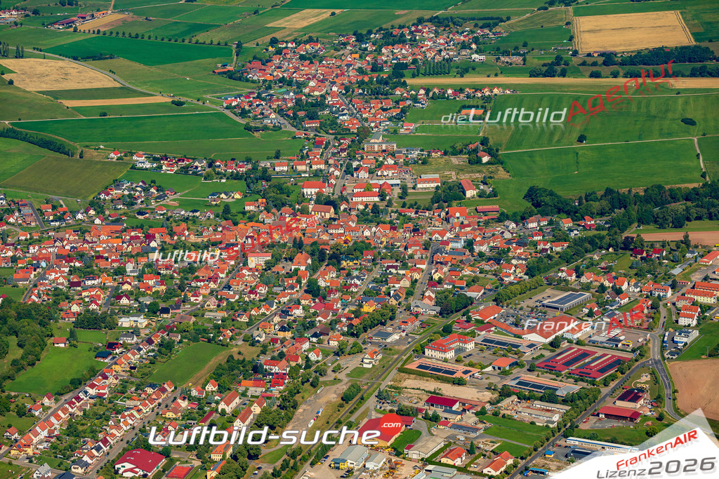 Luftbild der Stadt Dermbach - Die Luftaufnahme wurde 2025 vom UL-Flugzeug heraus erstellt ( keine Drohne ) - Hochauflösende Luftaufnahme - für professionelle Ausdrucke geeignet. Die Geschenkidee !Hier alle&nbsp;Infos zur Lizenzierung der LuftaufnahmeWir fliegen auch dieses Jahr wieder in Ihre Region um Luftbilder zu erstellen.- Luftbild anfragen