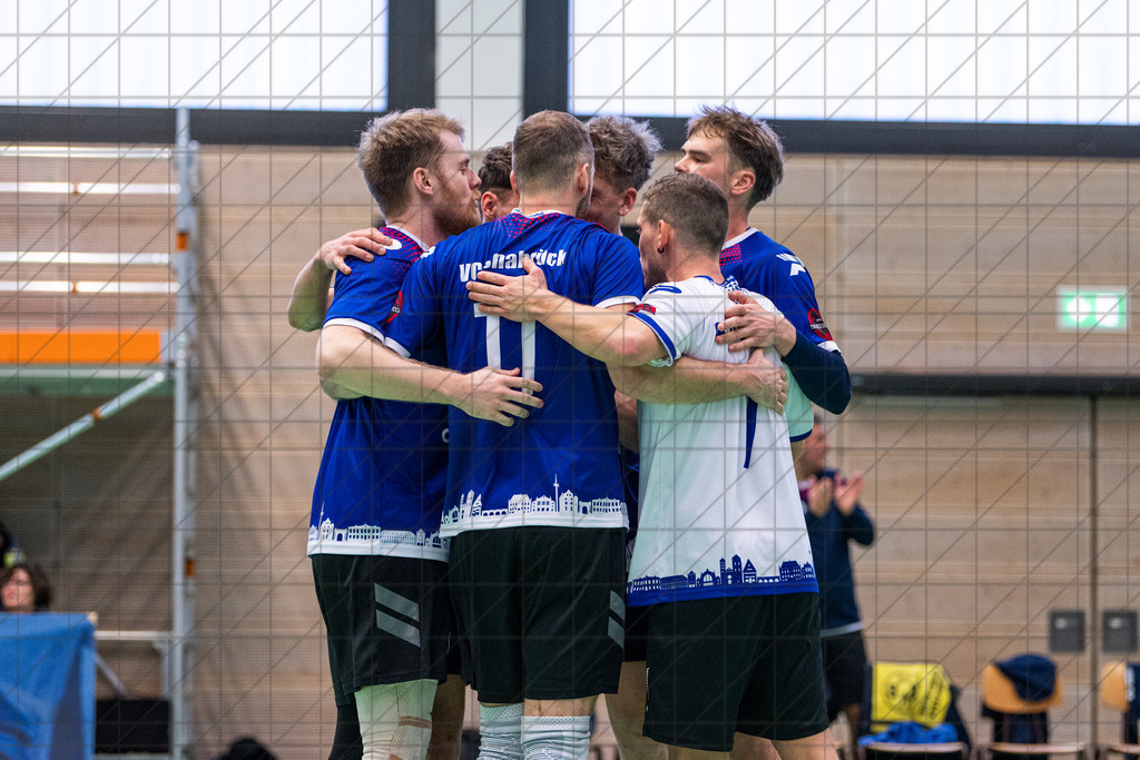 Oberliga 1 Männer 25/26 | VC Osnabrück I vs. FC Schüttorf II | 13.12.25: Oberliga 1 Männer 25/26 | VC Osnabrück I vs. FC Schüttorf II / Osnabrück / Deutschland  //   CREDIT:www.bullenfotos.de, Martin König, Hörner Weg 40, D-49078 Osnabrück, +4917663732967 // Nutzung und Weitergabe nur zu den vereinbarten Zwecken. Presseanfragen an Ersteller. Alle Rechte beim Ersteller. Honorierung nach MFM. - Realisiert mit Pictrs.com