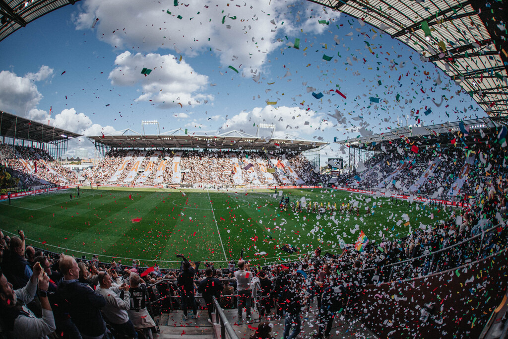IMG_7551 | Der offizielle Shop für FC St. Pauli Fotos. Wähle aus Spielszenen & Fanmomenten dein FCSP Wunschformat. Wir liefern Millerntor-Atmosphäre.