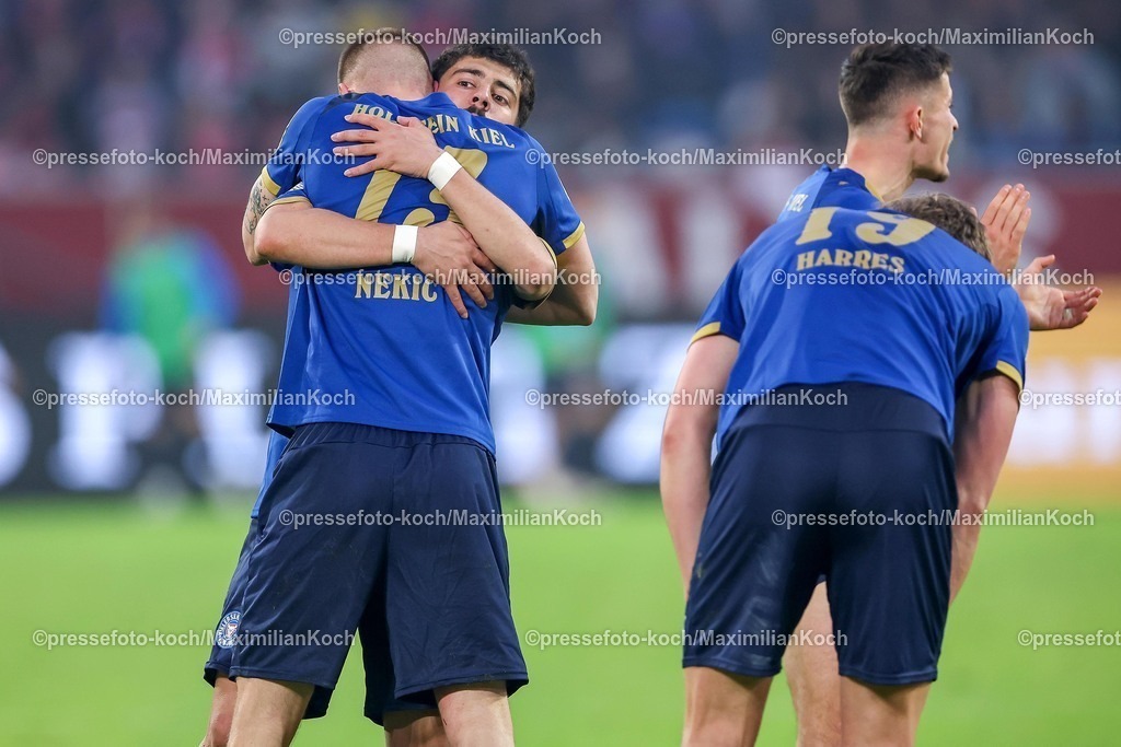 F9510042601107 | 10.04.2026, Fußball, Fortuna Düsseldorf - Holstein Kiel, 2. Fußball Bundesliga, Herren, Merkur Spiel-Arena, 29. Spieltag, Saison 2025 2026: Torjubel nach dem Tor zum 2:1 durch Torschütze Ivan Nekic&nbsp; (Holstein Kiel #13)  zusammen mit  Umut Tohumcu&nbsp; (Holstein Kiel #08)  DFB regulations prohibit any use of photographs as image sequences and or quasi-video.