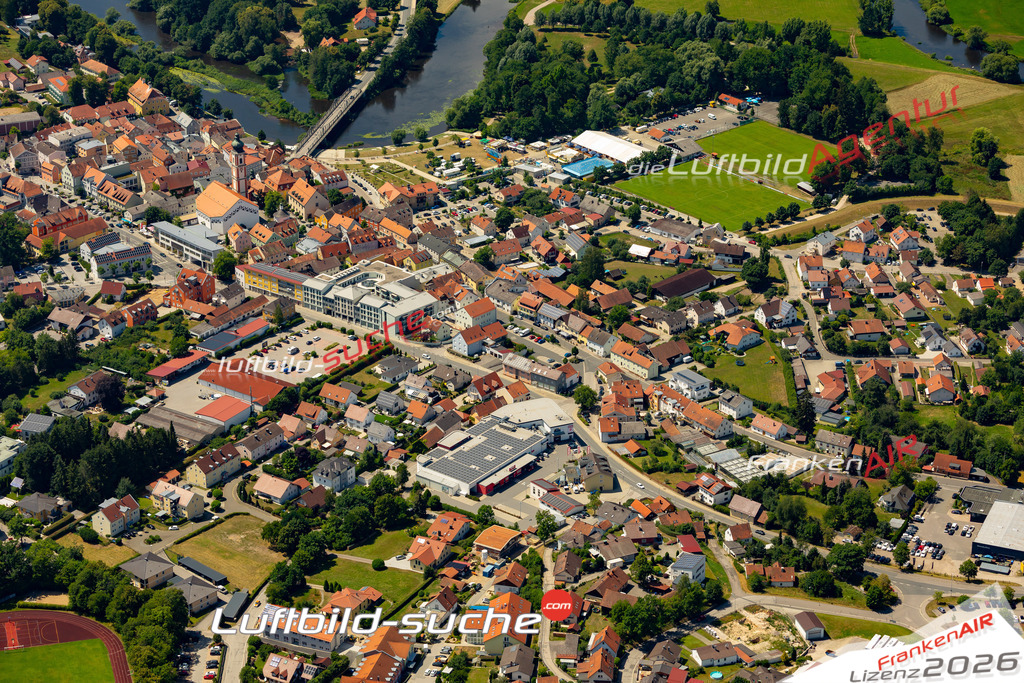 Das Luftbild der Stadt Roding wurde 2022 vom Flugzeug heraus erstellt (keine Drohnen-Aufnahmen) Aufnahmehöhe ca.450 Meter- hohe Bildauflösung und Druck-Qualität. Garantiert!