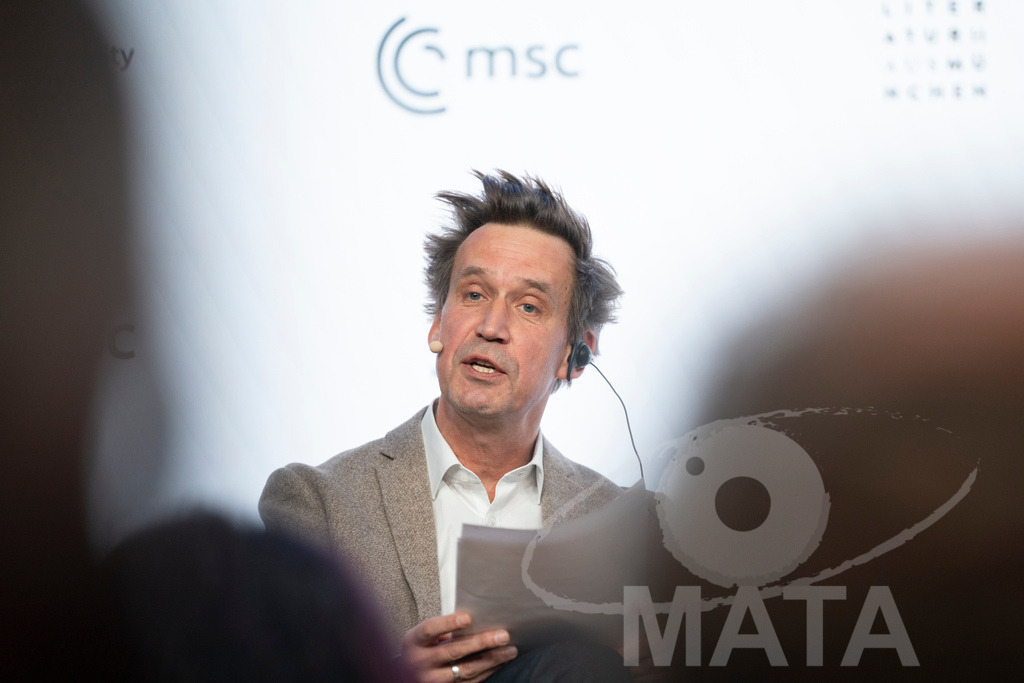 _DWA2751 | Die MSC Security and Literature Series der Münchner Sicherheitskonferenz wird von der ZEIT mitveranstaltet und vom Literaturhaus München unterstützt. Am Donnerstag, 12. Februar (19-20 Uhr), spricht Autor Serhiy Zhadan aus Charkiw mit Chrystia Freeland, Sonderbeauftragte für den Wiederaufbau der Ukraine und ehemalige stellvertretende Premierministerin Kanadas, über die Zukunft der Ukraine - Realisiert mit Pictrs.com