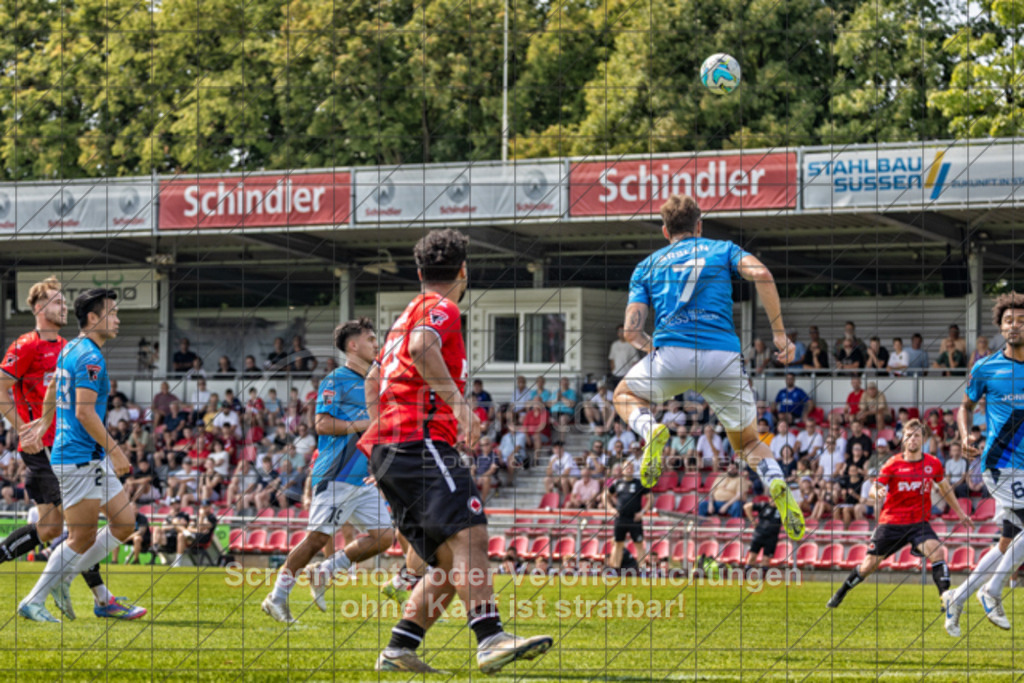 20250816_141320_0256-Bearbeitet | #,1.Göppinger SV (rot) vs. FSV 08 Bietigheim-Bissingen (blau), Fußball, Oberliga BW, wfv, 03. Spieltag, Saison 2025/2026, Rasensportplatz Stadion SV Göppingen, Hohenstaufenstr. 116, 73033 Göppingen, 16.08.2025 - 14:00 Uhr,Foto: PhotoPeet-Sportfotografie/Peter Harich
