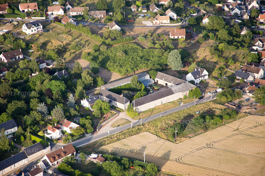 Vue aérienne: Vue de la ville à Candé-sur-Beuvron dans le département Loir et Cher, France. Photo: IMG_082471.jpg prise le 20/06/2015 par Werner Riehm/FLY-FOTO.euRésolution de l'original: 5472 x 3648 px