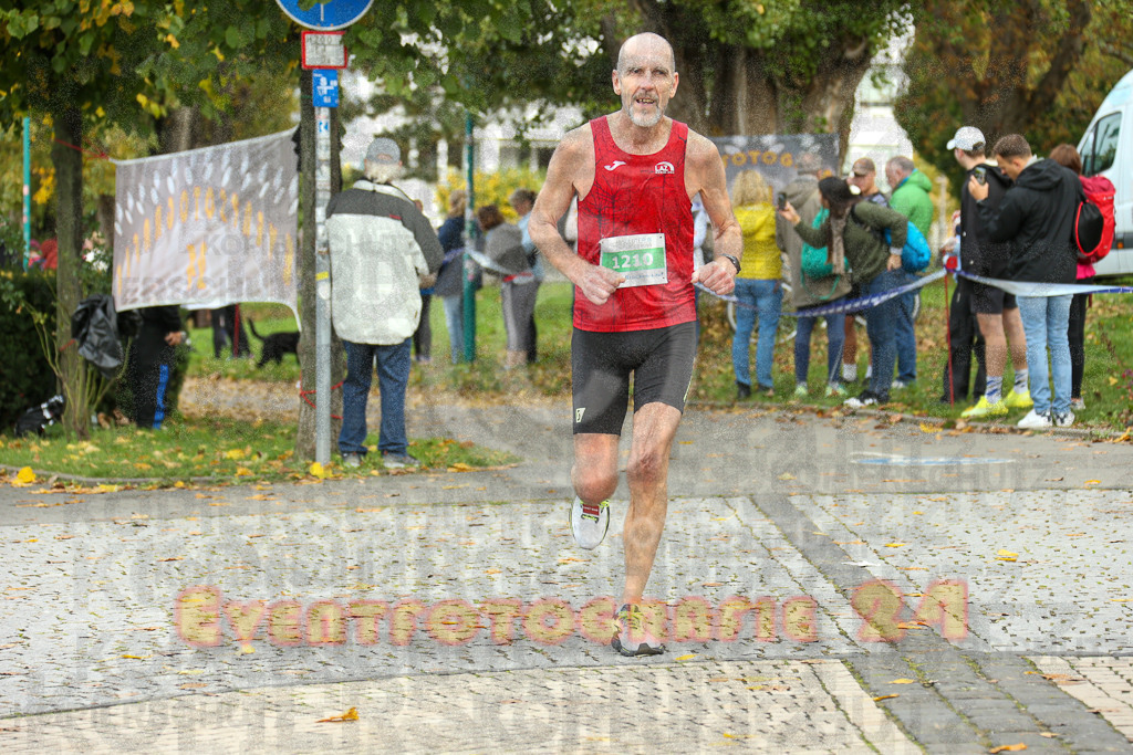241020_1059_EX1_0585 | Sportfotografie im Rhein-Sieg Kreis, Köln, Bonn, NRW, Rheinland Pfalz, Hessen, etc. Unser Tätigkeitsfeld umfasst den Laufsport vom Volkslauf über den Marathon, Duathlon, Triathon bis zum Ultralauf wie Kölnpfad Ultra oder Schindertrail.
