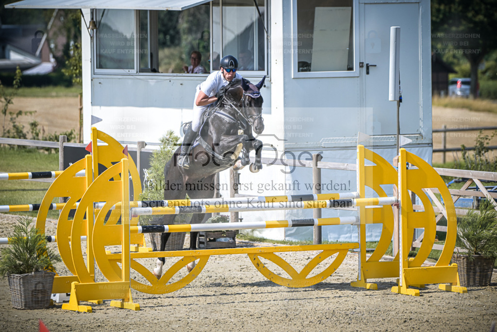 DOS_2308 | Entdecke hochwertige Reitturnierfotos von Foto Oger. Professionell, emotional und authentisch – jetzt Lieblingsmomente im Shop bestellen. - Realisiert mit Pictrs.com