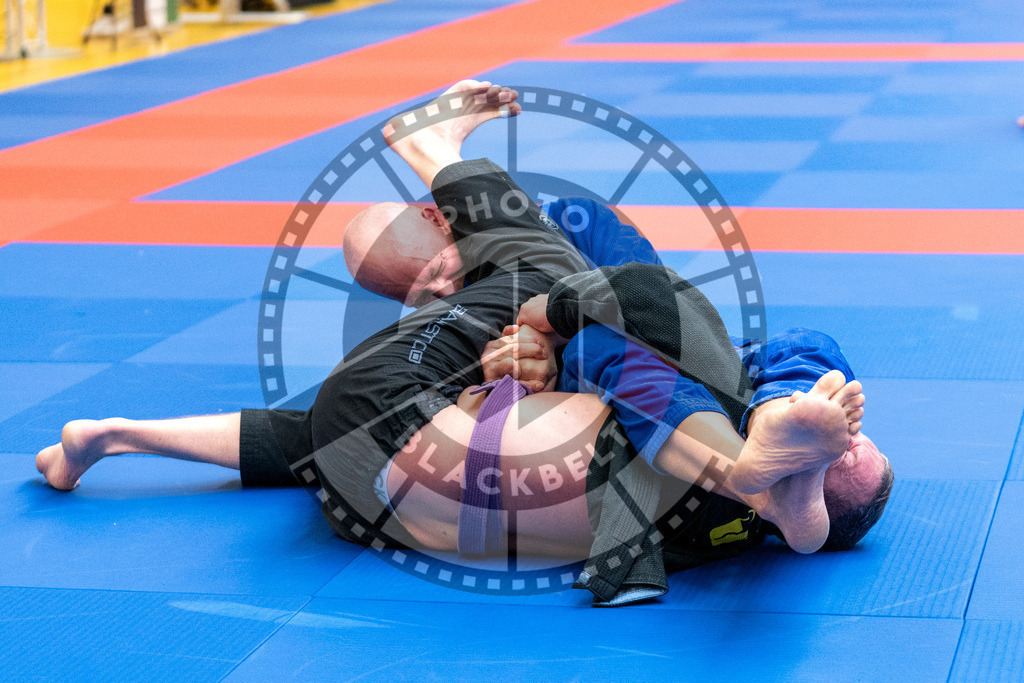 20231118PBB11088 | Fighters compete during the AJP Tour 600 Frankfurt Championship in Frankfurt/Main, Germany, on November 18, 2023.