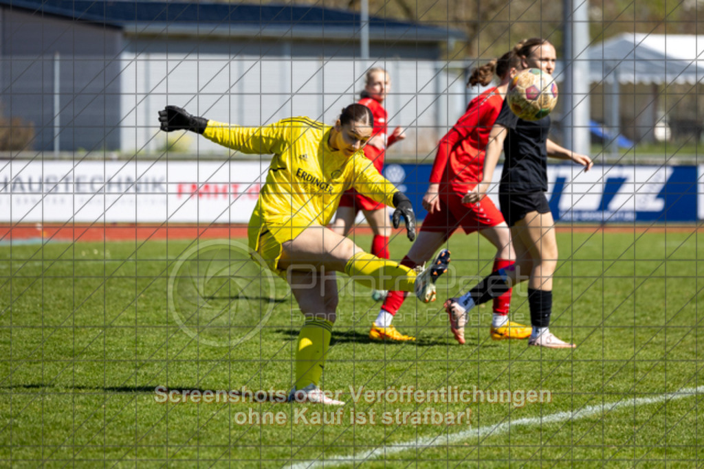 20250406_142359_0240 | #,1.FC Donzdorf (rot) vs. SV Jungingen (schwarz), Fussball, Frauen-Verbandsliga Württemberg, 16. Spieltag, Saison 2024/2025, Rasenplatz Lautertal Stadion, Süßener Straße 16, 73072 Donzdorf, 06.04.2025 - 13:00 Uhr,Foto: PhotoPeet-Sportfotografie/Peter Harich