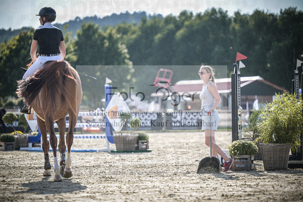 DOS_0142 | Entdecke hochwertige Reitturnierfotos von Foto Oger. Professionell, emotional und authentisch – jetzt Lieblingsmomente im Shop bestellen.Deutschlandweite Turnierfotografie. - Realisiert mit Pictrs.com