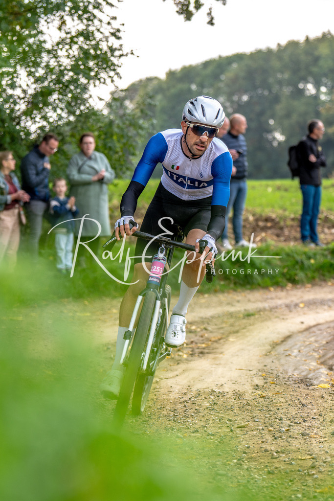 Ralf Eppink Photography 20251012_DSC03260 | Sportfotografie, Eventfotografie, Porträtfotografie, Radsport Fotograf, Triathlon Fotograf, Düsseldorf Fotograf, Köln Fotograf, Actionfotografie, Teamfotografie, Peoplefotografie, Business Portraits, Veranstaltungsfotografie, Reportagefotografie - Realisiert mit Pictrs.com