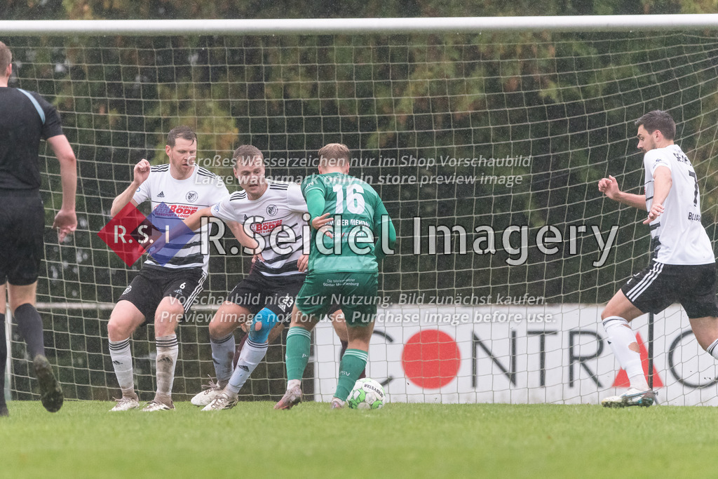 RS-1-014303 | Patrick Claus Ellenberger (#6, Reinfeld, Teamkapitän), Luca Hermann Brügmann (#23, Reinfeld), Youri von der Mehden (#16, Neumünster)