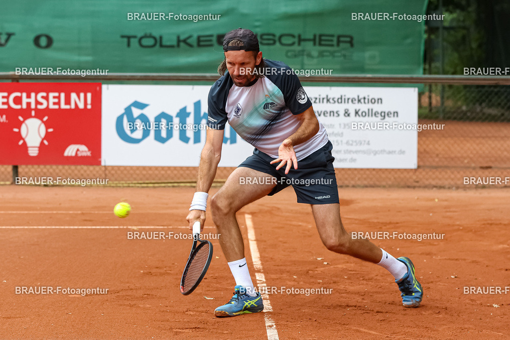 HTC Blau-Weiß Krefeld - LTTC Rot-Weiß Berlin  | Krefeld, Deutschland 21.07.2023, Gero Kretschmer (HTC Blau-Weiß Krefeld) gegen Nino Ehrenschneider (LTTC Rot-Weiss Berlin) ,

bei der 2. Tennis Bundesliga Nord Begegnung zwischen HTC Blau-Weiß Krefeld und LTTC Rot-Weiß Berlin am 21.07.2023 in Krefeld.

(Foto: BRAUER-Fotoagentur)
 
