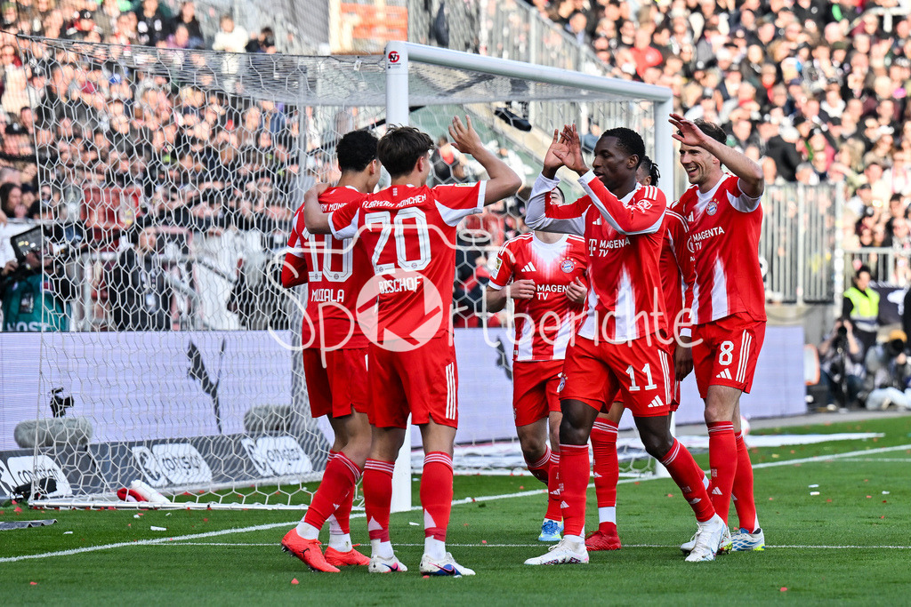 FC St. Pauli - FC Bayern München | ST. PAULI, DEUTSCHLAND - 11. APRIL: Jubel der Bayern nach dem Treffer zum 0-1 durch Jamal MUSIALA (FC Bayern Munich 10) / Tor / Torschuetze / Freude / Happy während dem Bundesligamatch zwischen dem FC St. Pauli und dem FC Bayern München am 29. Spieltag im Millerntor Stadion / DFL REGULATIONS PROHIBIT ANY USE OF PHOTOGRAPHS AS IMAGE SEQUENCES AND/OR QUASI-VIDEO
