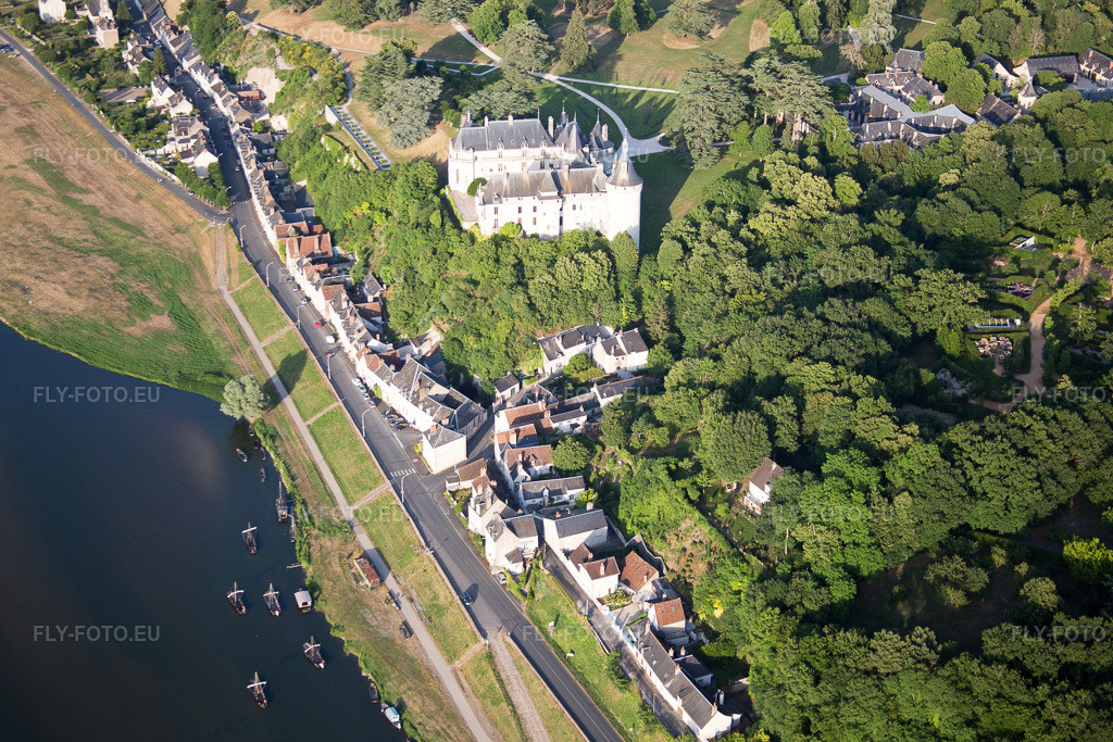 Vue aérienne: Le complexe du château de Chaumont à Chaumont-sur-Loire dans le département Loir et Cher, France. Photo: IMG_082445.jpg prise le 20/06/2015 par Werner Riehm/FLY-FOTO.euRésolution de l'original: 5472 x 3648 px