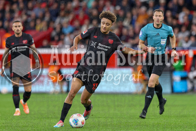 Bayer 04 Leverkusen vs Borussia Mönchengladbach - Bundesliga  | Leverkusen, Deutschland, 21.09.25:   Eliesse Ben Seghir (Bayer 04 Leverkusen) in Aktion am Ball, Einzelaktion waehrend des Spiels der Bundesliga zwischen  Bayer 04 Leverkusen vs Borussia Mönchengladbach in der BayArena(Foto von Brauer-Fotoagentur / Adrian Schlueter)