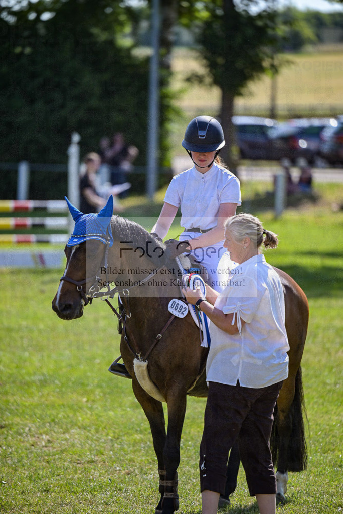Reitturnier Voxtrup | Entdecke hochwertige Reitturnierfotos von Foto Oger. Professionell, emotional und authentisch – jetzt Lieblingsmomente im Shop bestellen.Deutschlandweite Turnierfotografie. - Realisiert mit Pictrs.com