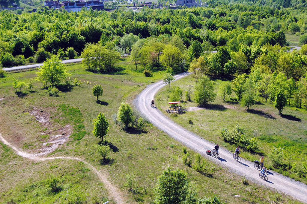 Bildlexikon Leipzig - Aussichtsturm Bistumshöhe | Das Team hinter BILDLEXIKON LEIPZIG bündelt historische wie aktuelle Informationen über die Stadt Leipzig in Text und Bild auf einer Plattform und stellt diese der interessierten Öffentlichkeit zur Verfügung.