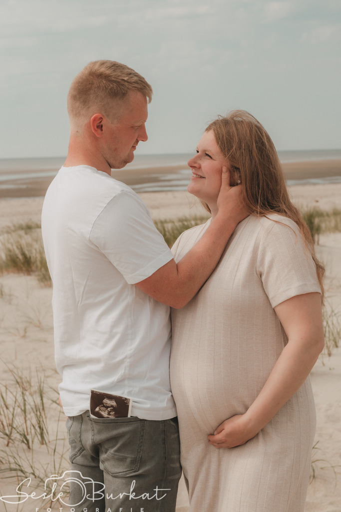 IMG_3471 | Authentische, natürliche und emotionale Fotoshootings auf der Nordseeinsel Föhr. Als Fotografin halte ich deine schönsten Momente in einzigartigen Neugeborenen-, Familien-, Paar- und Einzelshootings fest. Jetzt einen Termin vereinbaren!
