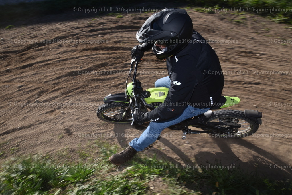 DSC_0197 | Sportfotografie , Motorsport, Motoross, Reitsport, Mointainbike, Enduro,
Landschaft , Outdoor, Eventfotografie, Landschaft, Bilder online bestellen - Realisiert mit Pictrs.com