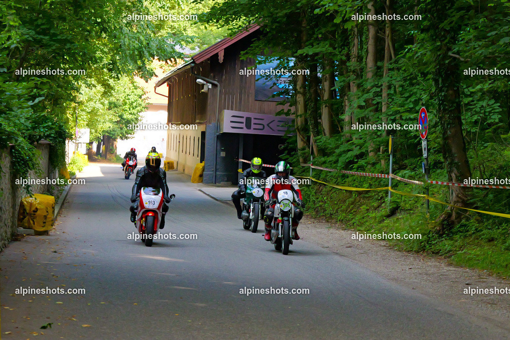 P1015572 | Erleben Sie atemberaubende, hochqualitative Fotos Ihrer Fahrt entlang der malerischen Alpenstraßen. Besuchen Sie alpineshots.com, um professionelle Aufnahmen Ihrer unvergesslichen Reise zu finden und zu kaufen - Realisiert mit Pictrs.com