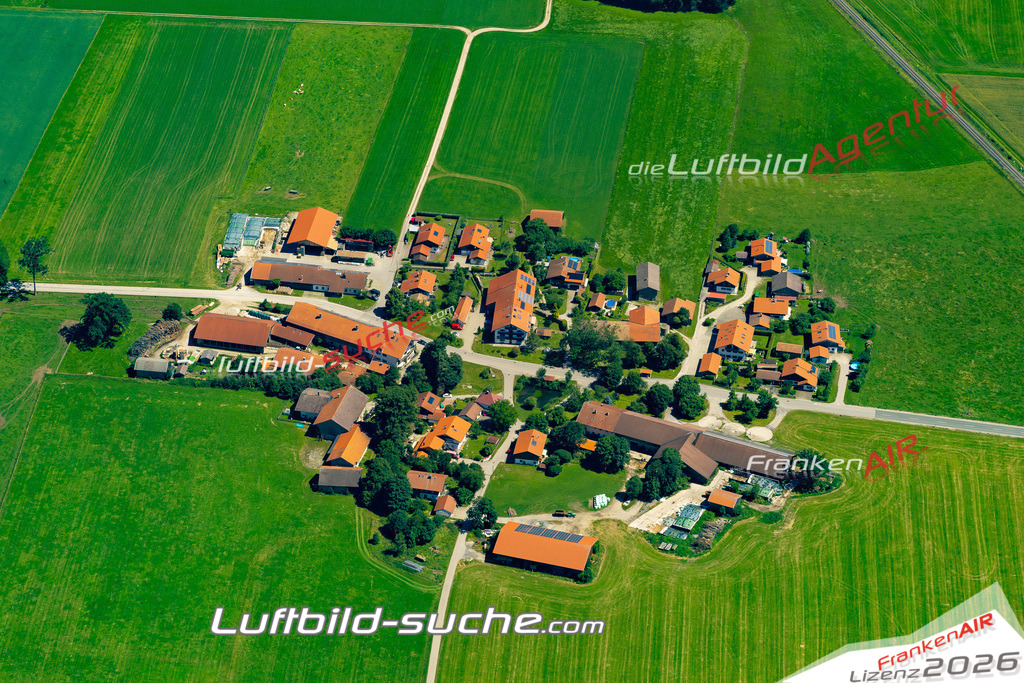 Aktuelles Luftbild von Unterlaindern Valley - Die Luftaufnahme wurde 2022 mittels UL-Flugzeug erstellt ( keine Drohne ) - hochauflösende Kamera-Systeme von  Canon -Beste Qualität - Für grossformatige Ausdrucke geeignet. Die Geschenkidee !