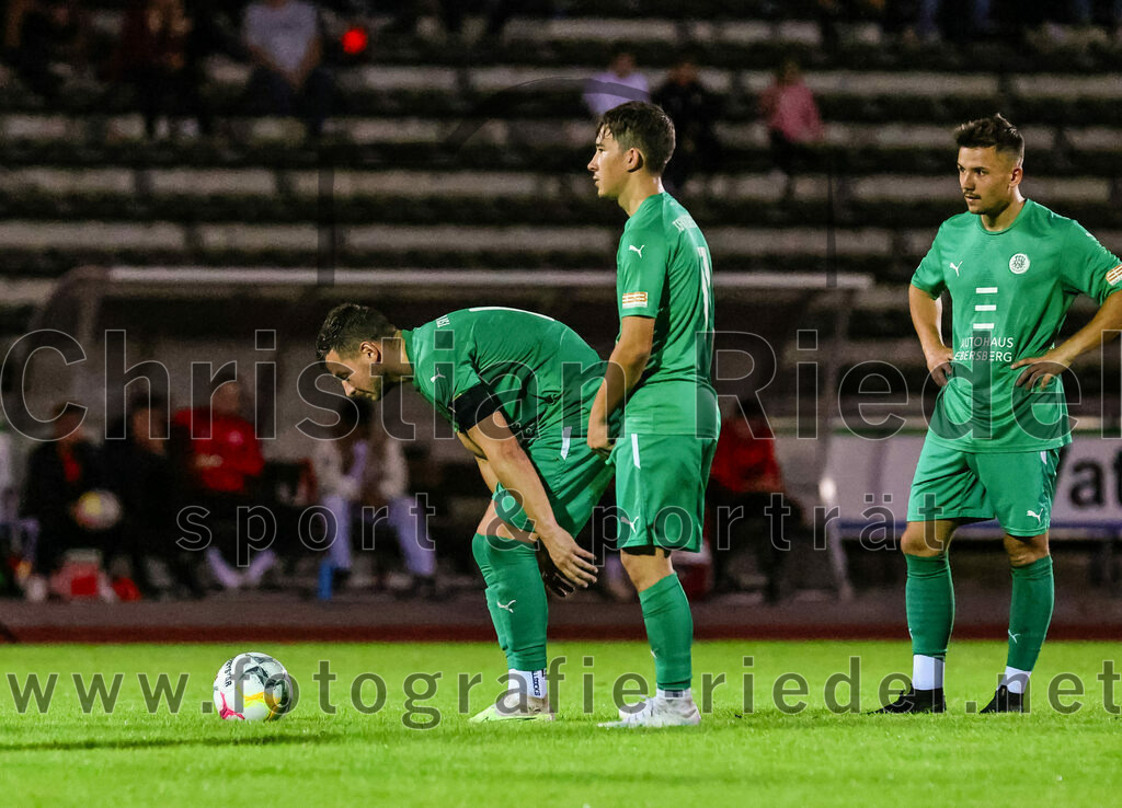 2023-09-01_036_SC_Baldham-Vaterstetten_gegen_TSV_1877_Ebersberg | Vaterstetten, Deutschland, 01.09.2023:
Fußball, Kreisliga 2023 / 2024, 3. Spieltag, SC Baldham-Vaterstetten gegen TSV 1877 Ebersberg, Ergebnis: 1:2

Maximilian Volk (TSV 1877 Ebersberg, #10), Felix Hoppe (TSV 1877 Ebersberg, #17)

Foto: Christian Riedel / fotografie-riedel.net