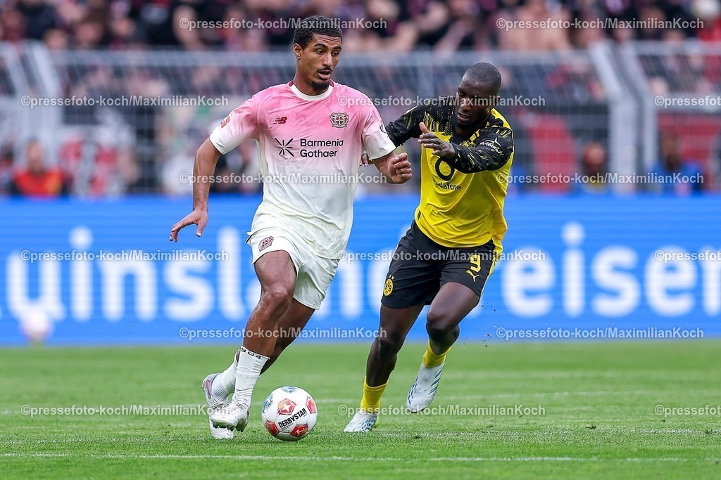 BVB11042601070 | 11.04.2026, Fußball, Borussia Dortmund - Bayer 04 Leverkusen, 1. Fußball Bundesliga, 29. Spieltag, Signal Iduna Park, Saison 2025 2026: Loic Bade&nbsp;(Bayer04 Leverkusen #05) im Zweikampf gegen  Serhou Guirassy&nbsp;(BVB #09)  DFB regulations prohibit any use of photographs as image sequences and or quasi-video.