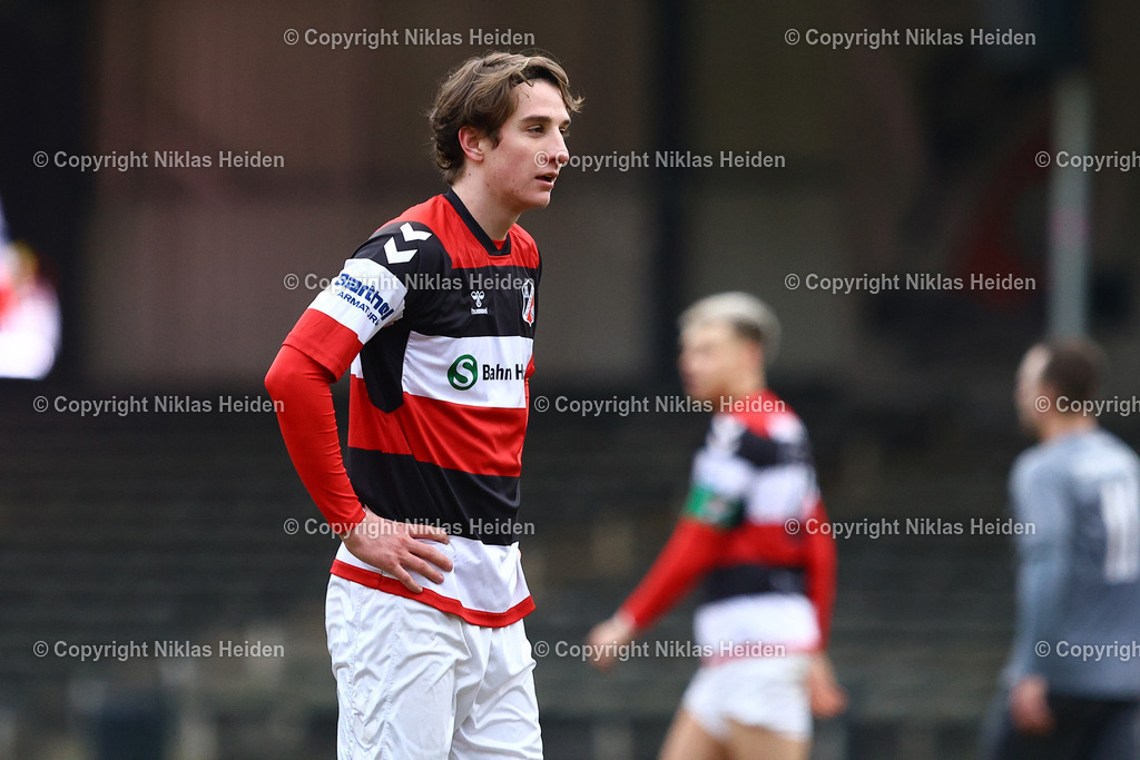 NH_Altona93_TSVBuchholz08_OberligaHamburg_01032025 | #15 Banyan Max Lyon (Altona 93)Fußball I Herren I Gamesright Oberliga Hamburg I Saison 2024-2025 I 25. Spieltag I Altona 93 - TSV Buchholz 08 I 01.03.2025 I Adolf-Jäger-Kampfbahn