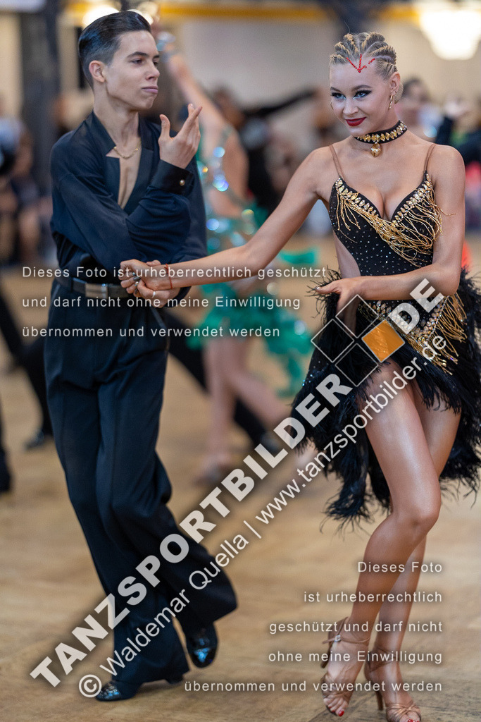 20230812-01051 | Hier finden Sie Tanz Bilder vom Latein und Standard Formationen tanzen. Sportbilder vom Tanzsport. Schöne Fotos und von Weltmeisterschaft, Europameisterschaft, Bundesliga, Regionalliga, Oberliga und Landesliga sowie von GOC Stuttgart, DanceComp, WM Bremen