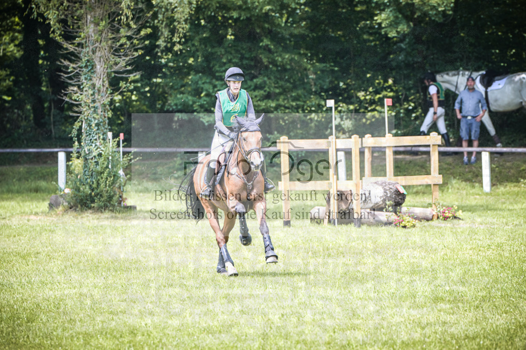 DOS_6641 | Entdecke hochwertige Reitturnierfotos von Foto Oger. Professionell, emotional und authentisch – jetzt Lieblingsmomente im Shop bestellen.Deutschlandweite Turnierfotografie. - Realisiert mit Pictrs.com