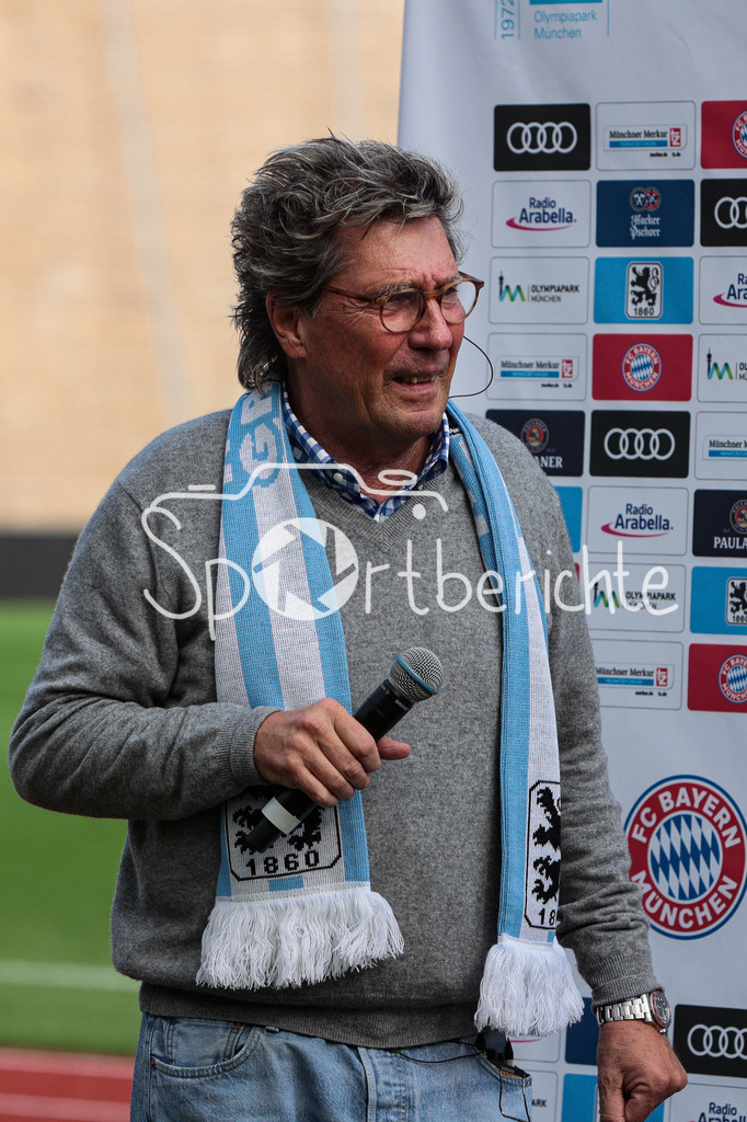 FC Bayern Muenchen - TSV 1860 Muenchen | 1860 Stadionsprecher Stefan Schneider in Aktion