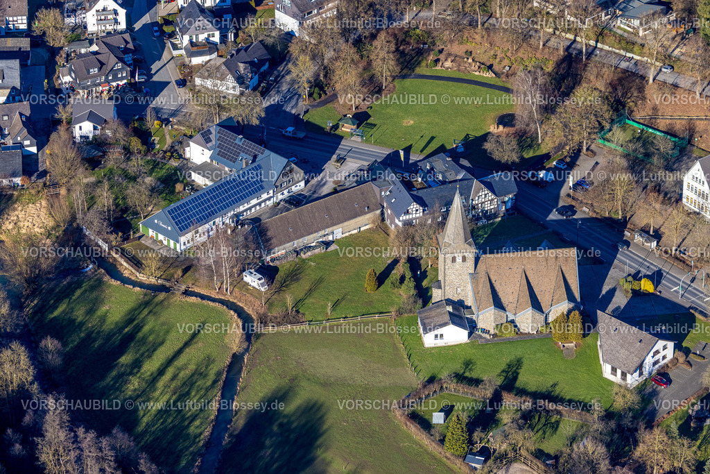 Eslohe230205058Wenholthausen | Luftbild, Ortszentrum und Pfarrkirche St. Cäcilia, Landgasthof Seemer, Hotel Haus Hochstein, Fluss Wenne, Wenholthausen, Eslohe, Sauerland, Nordrhein-Westfalen, Deutschland