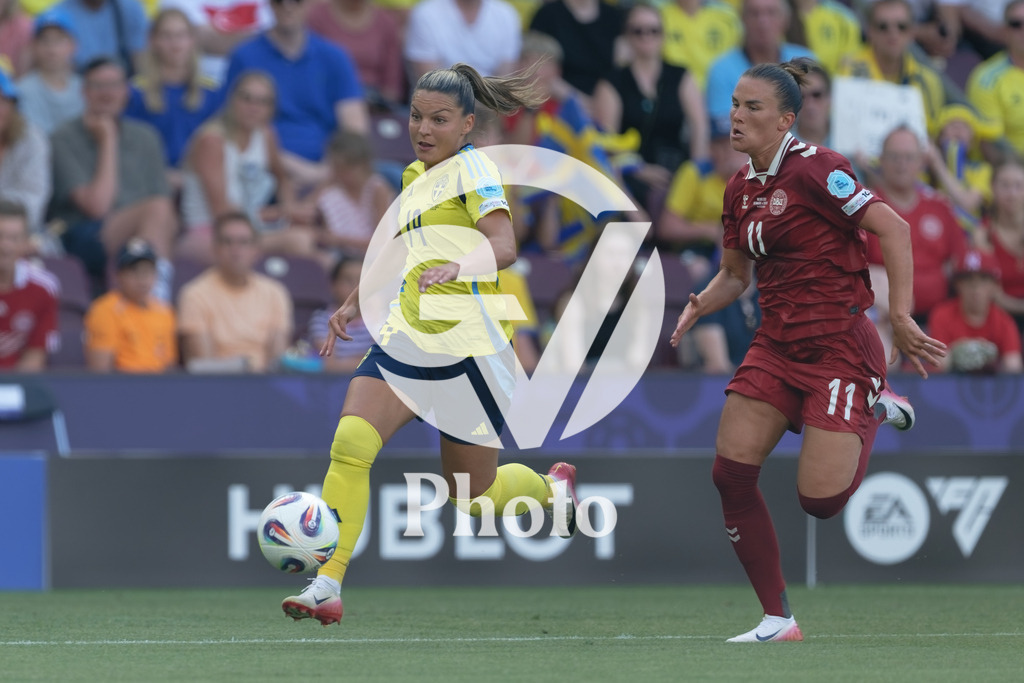 Denmark v Sweden - UEFA Women's EURO 2025 Group C | GENEVA, SWITZERLAND - JULY 4: Johanna Rytting Kaneryd of Sweden (L) and Katrine Veje of Denmark (R) fight for possession  during the UEFA Womens EURO 2025 Group C match between Denmark and Sweden at Stade de Geneve on July 4, 2025 in Geneva, Switzerland. (Photo by Giuseppe Velletri/Sports Press Photo/Getty Images)