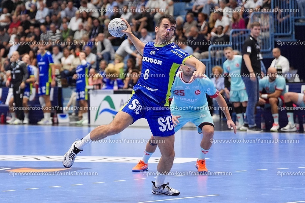 xYDRx04092501014 | 04.09.2025, xydrx, Handball, 1.HBL, VFL Gummersbach - TM Melsungen, Schwalbe-Arena: Milos Vujovic (VFL Gummersbach #6)
