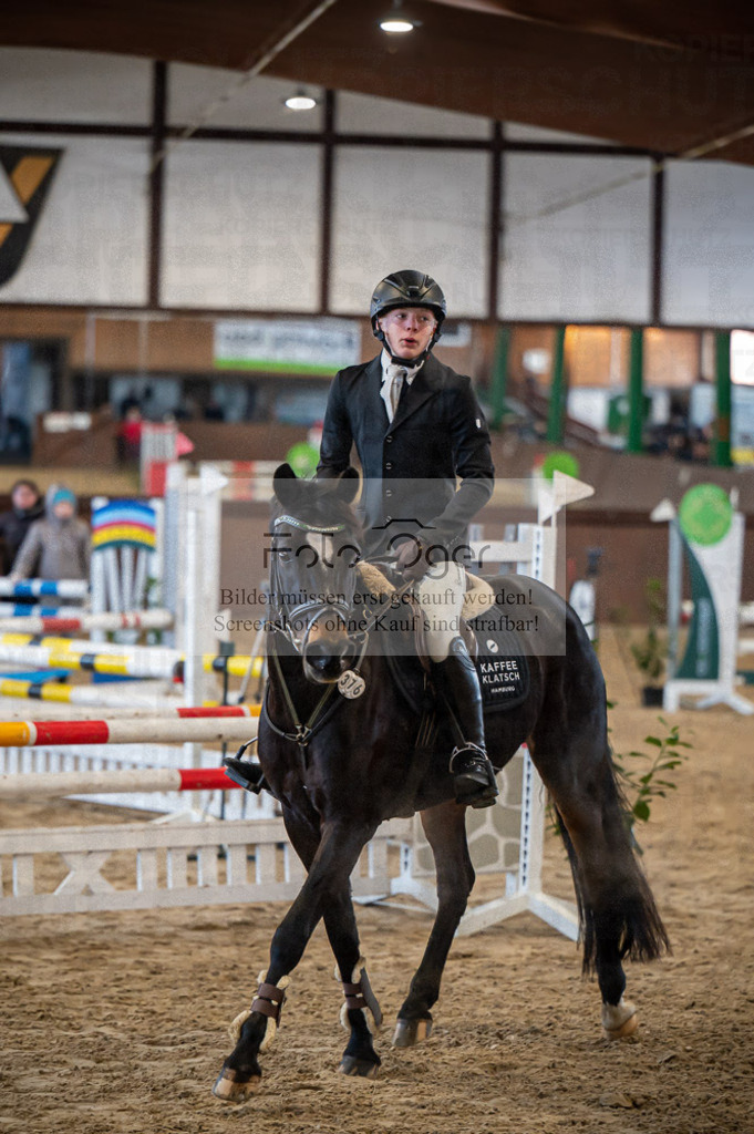 Hallenreittunier Voxtrup 2023 | Entdecke hochwertige Reitturnierfotos von Foto Oger. Professionell, emotional und authentisch – jetzt Lieblingsmomente im Shop bestellen.Deutschlandweite Turnierfotografie. - Realisiert mit Pictrs.com