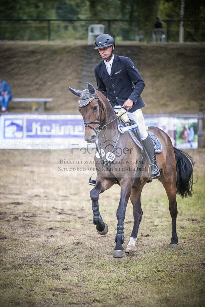 DOS_0090 | Entdecke hochwertige Reitturnierfotos von Foto Oger. Professionell, emotional und authentisch – jetzt Lieblingsmomente im Shop bestellen.Deutschlandweite Turnierfotografie. - Realisiert mit Pictrs.com