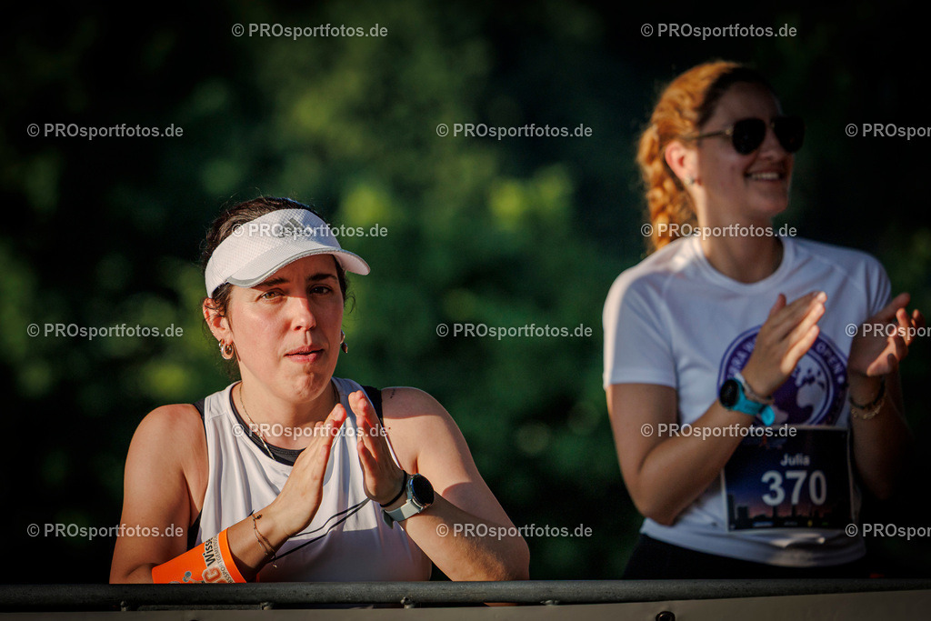 Sparda-Bank Nachtlauf Bonn; Bonn, 18.06.2025 | Impressionen vom Sparda-Bank Nachtlauf Bonn am 18.06.2025 in Bonn (Nordrhein-Westfalen). 