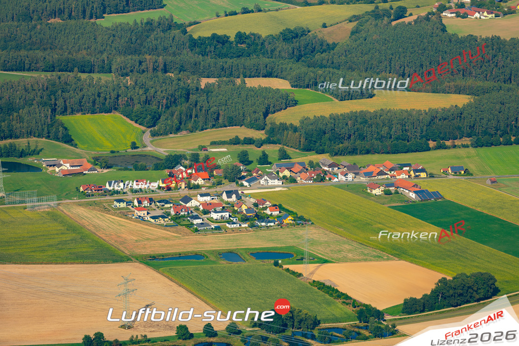 Das Luftbild zeigt : Inzendorf Schmidgaden - Die Luftaufnahme wurde 2024 vom UL-Flugzeug aus erstellt ( keine Drohne ) - Hochauflösende Luftaufnahme - Für grossformatige Ausdrucke geeignet. Die Geschenkidee !Mit Lizenz und Bildrechte bestellbar
