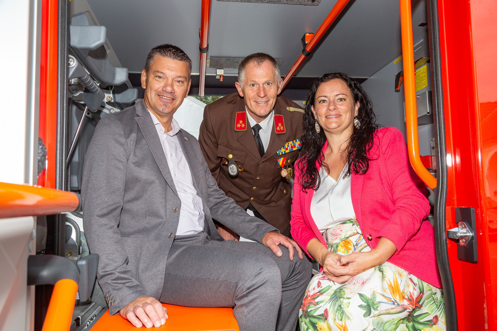 58_Gruppenfotos_058 | Fotodoku der Festmesse im FF-Haus Loosdorf anlässlich der Fahrzeugweihe und in Dienststellung der neuen Einsatzfahrzeuge der FF-Loosdorf.