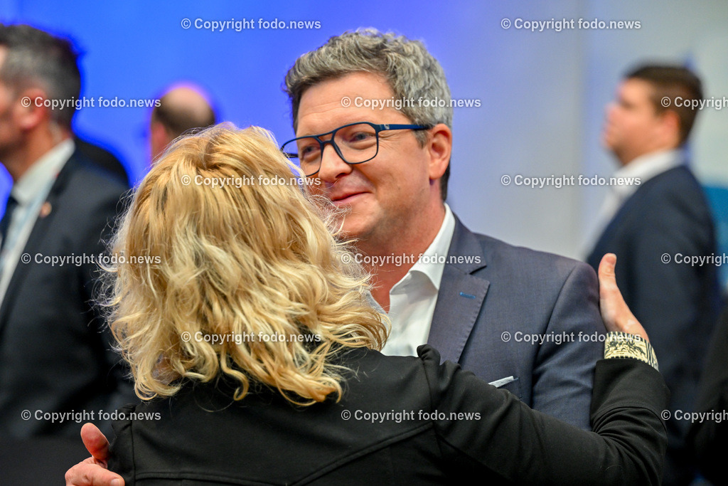 Pressewahldienst Linz zur Nationalratswahl 2024_ 29.09.2024-75 | 29.09.2024, Ursulinenhof Linz AUT, Nationalratswahl 2024, Pressewahldienst im Bild Eva Maria Holzleitner (SP, NAbg), LR Michael Lindner (SP)